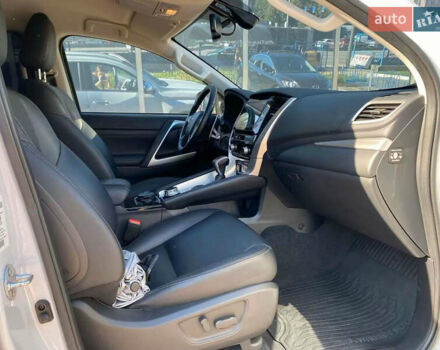 Белый Мицубиси Паджеро Спорт, объемом двигателя 2.5 л и пробегом 7 тыс. км за 49400 $, фото 24 на Automoto.ua