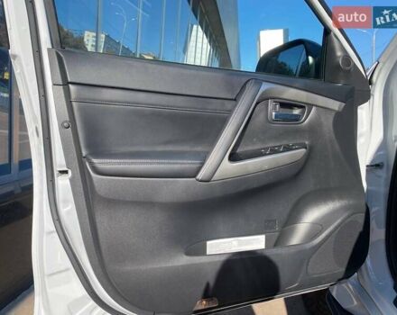 Білий Міцубісі Паджеро Спорт, об'ємом двигуна 2.44 л та пробігом 7 тис. км за 51900 $, фото 13 на Automoto.ua