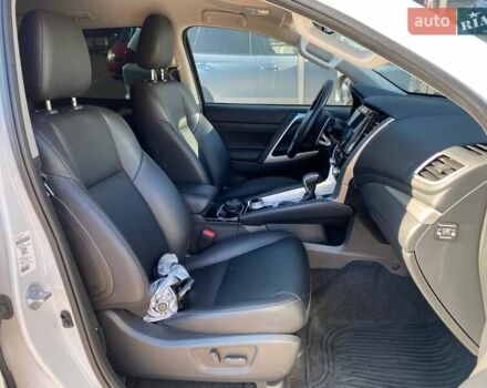 Білий Міцубісі Паджеро Спорт, об'ємом двигуна 2.44 л та пробігом 7 тис. км за 51900 $, фото 19 на Automoto.ua