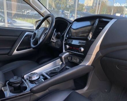 Білий Міцубісі Паджеро Спорт, об'ємом двигуна 2.4 л та пробігом 7 тис. км за 51900 $, фото 10 на Automoto.ua