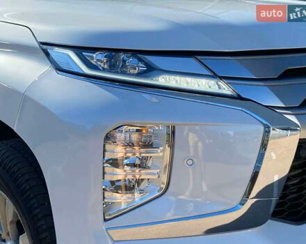 Белый Мицубиси Паджеро Спорт, объемом двигателя 2.5 л и пробегом 7 тыс. км за 49400 $, фото 3 на Automoto.ua