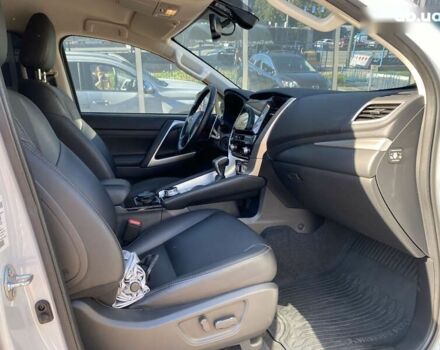 Білий Міцубісі Паджеро Спорт, об'ємом двигуна 2.4 л та пробігом 7 тис. км за 51900 $, фото 7 на Automoto.ua