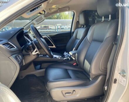 Білий Міцубісі Паджеро Спорт, об'ємом двигуна 2.4 л та пробігом 7 тис. км за 51900 $, фото 9 на Automoto.ua