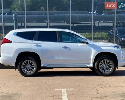 Білий Міцубісі Паджеро Спорт, об'ємом двигуна 2.44 л та пробігом 7 тис. км за 51900 $, фото 1 на Automoto.ua