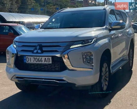 Белый Мицубиси Паджеро Спорт, объемом двигателя 2.5 л и пробегом 7 тыс. км за 49400 $, фото 2 на Automoto.ua