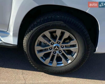 Белый Мицубиси Паджеро Спорт, объемом двигателя 2.5 л и пробегом 7 тыс. км за 49400 $, фото 5 на Automoto.ua