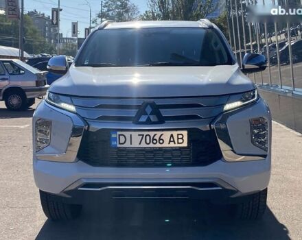 Білий Міцубісі Паджеро Спорт, об'ємом двигуна 2.4 л та пробігом 7 тис. км за 51900 $, фото 2 на Automoto.ua