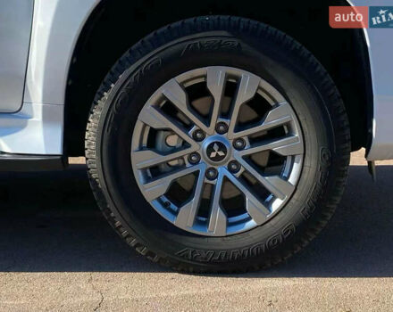 Белый Мицубиси Паджеро Спорт, объемом двигателя 2.5 л и пробегом 7 тыс. км за 49400 $, фото 6 на Automoto.ua