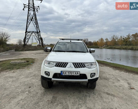 Мицубиси Паджеро Спорт 2011 в Харькове на Automoto.ua Белый Мицубиси Паджеро Спорт, объемом двигателя 2.48 л и пробегом 174 тыс. км за 15250 $, фото 1 на Automoto.ua