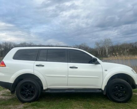 Белый Мицубиси Паджеро Спорт, объемом двигателя 2.5 л и пробегом 300 тыс. км за 11573 $, фото 1 на Automoto.ua