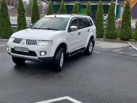 Білий Міцубісі Паджеро Спорт, об'ємом двигуна 2.48 л та пробігом 200 тис. км за 11500 $, фото 1 на Automoto.ua