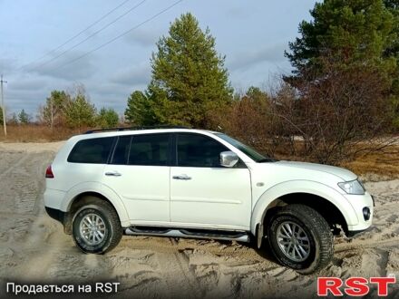 Міцубісі Паджеро Спорт 2013 у Києві на Automoto.ua Білий Міцубісі Паджеро Спорт, об'ємом двигуна 2.5 л та пробігом 328 тис. км за 13000 $, фото 1 на Automoto.ua