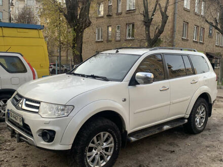 Белый Мицубиси Паджеро Спорт, объемом двигателя 2.48 л и пробегом 256 тыс. км за 12500 $, фото 1 на Automoto.ua