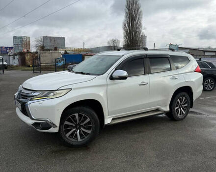 Білий Міцубісі Паджеро Спорт, об'ємом двигуна 2.4 л та пробігом 290 тис. км за 16300 $, фото 1 на Automoto.ua