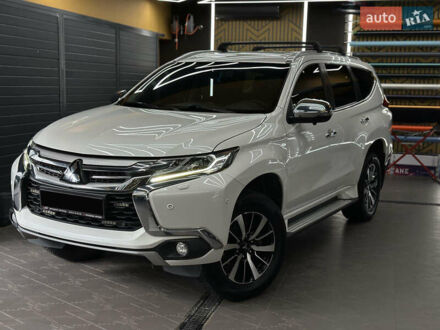 Білий Міцубісі Паджеро Спорт, об'ємом двигуна 2.44 л та пробігом 168 тис. км за 28999 $, фото 1 на Automoto.ua