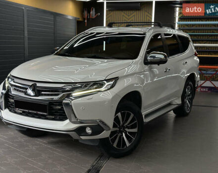 Белый Мицубиси Паджеро Спорт, объемом двигателя 2.44 л и пробегом 168 тыс. км за 28999 $, фото 1 на Automoto.ua