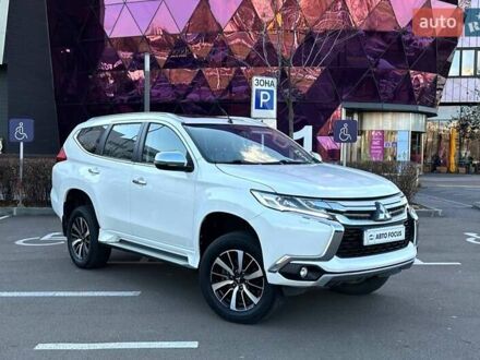 Белый Мицубиси Паджеро Спорт, объемом двигателя 3 л и пробегом 48 тыс. км за 31990 $, фото 1 на Automoto.ua