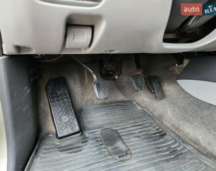 Бежевий Міцубісі Паджеро Спорт, об'ємом двигуна 2.5 л та пробігом 143 тис. км за 10800 $, фото 3 на Automoto.ua