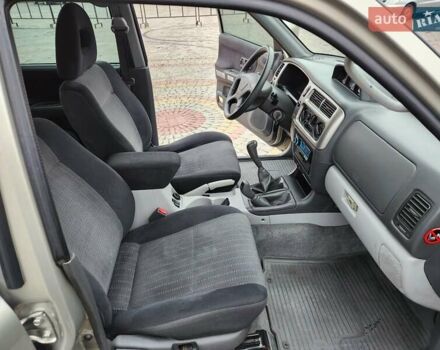 Бежевий Міцубісі Паджеро Спорт, об'ємом двигуна 2.5 л та пробігом 143 тис. км за 10800 $, фото 4 на Automoto.ua