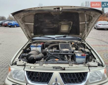 Бежевий Міцубісі Паджеро Спорт, об'ємом двигуна 2.5 л та пробігом 143 тис. км за 10800 $, фото 28 на Automoto.ua