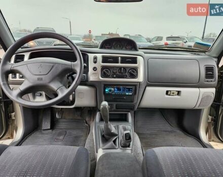 Бежевий Міцубісі Паджеро Спорт, об'ємом двигуна 2.5 л та пробігом 143 тис. км за 10800 $, фото 14 на Automoto.ua