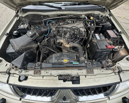 Бежевый Мицубиси Паджеро Спорт, объемом двигателя 3 л и пробегом 220 тыс. км за 8800 $, фото 17 на Automoto.ua