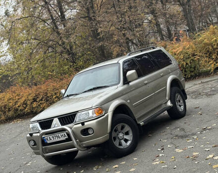 Бежевый Мицубиси Паджеро Спорт, объемом двигателя 3 л и пробегом 220 тыс. км за 8800 $, фото 1 на Automoto.ua