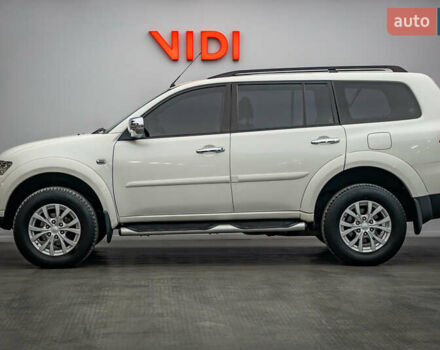 Бежевий Міцубісі Паджеро Спорт, об'ємом двигуна 2.5 л та пробігом 170 тис. км за 17331 $, фото 2 на Automoto.ua