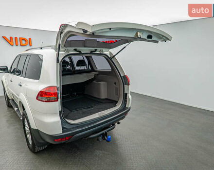 Бежевий Міцубісі Паджеро Спорт, об'ємом двигуна 2.5 л та пробігом 170 тис. км за 17331 $, фото 6 на Automoto.ua