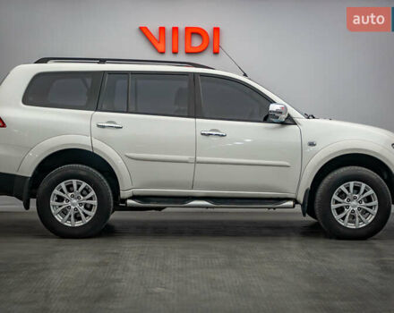 Бежевий Міцубісі Паджеро Спорт, об'ємом двигуна 2.5 л та пробігом 170 тис. км за 17331 $, фото 3 на Automoto.ua