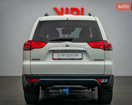 Бежевий Міцубісі Паджеро Спорт, об'ємом двигуна 2.5 л та пробігом 170 тис. км за 17331 $, фото 5 на Automoto.ua