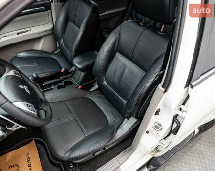 Бежевий Міцубісі Паджеро Спорт, об'ємом двигуна 2.5 л та пробігом 170 тис. км за 17331 $, фото 8 на Automoto.ua