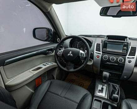 Бежевий Міцубісі Паджеро Спорт, об'ємом двигуна 2.5 л та пробігом 170 тис. км за 17331 $, фото 10 на Automoto.ua