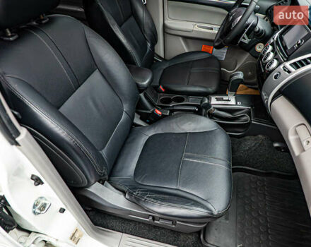 Бежевий Міцубісі Паджеро Спорт, об'ємом двигуна 2.5 л та пробігом 170 тис. км за 17331 $, фото 18 на Automoto.ua