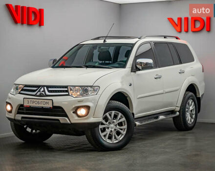 Бежевий Міцубісі Паджеро Спорт, об'ємом двигуна 2.5 л та пробігом 170 тис. км за 17331 $, фото 1 на Automoto.ua