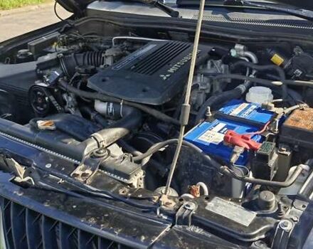 Чорний Міцубісі Паджеро Спорт, об'ємом двигуна 2.97 л та пробігом 195 тис. км за 9400 $, фото 5 на Automoto.ua