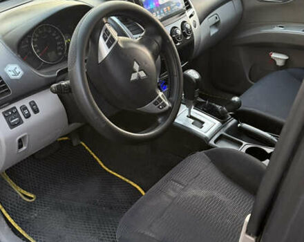 Чорний Міцубісі Паджеро Спорт, об'ємом двигуна 2.48 л та пробігом 244 тис. км за 15000 $, фото 5 на Automoto.ua