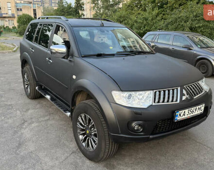 Чорний Міцубісі Паджеро Спорт, об'ємом двигуна 2.48 л та пробігом 244 тис. км за 15000 $, фото 10 на Automoto.ua