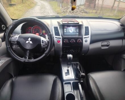 Черный Мицубиси Паджеро Спорт, объемом двигателя 2.5 л и пробегом 240 тыс. км за 12650 $, фото 5 на Automoto.ua