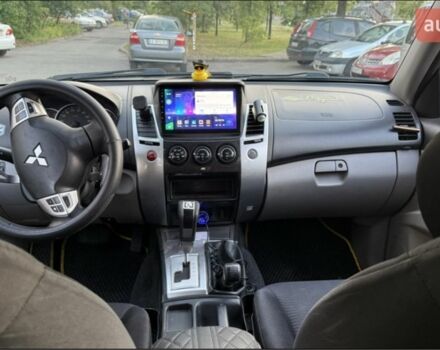 Чорний Міцубісі Паджеро Спорт, об'ємом двигуна 2.5 л та пробігом 250 тис. км за 14000 $, фото 7 на Automoto.ua