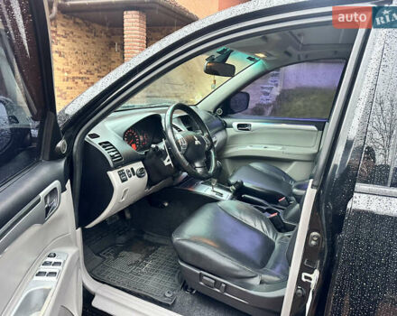 Чорний Міцубісі Паджеро Спорт, об'ємом двигуна 2.48 л та пробігом 200 тис. км за 13500 $, фото 10 на Automoto.ua