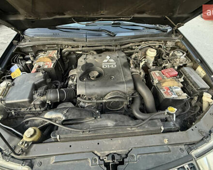 Чорний Міцубісі Паджеро Спорт, об'ємом двигуна 2.48 л та пробігом 244 тис. км за 15000 $, фото 1 на Automoto.ua