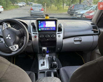 Чорний Міцубісі Паджеро Спорт, об'ємом двигуна 2.48 л та пробігом 244 тис. км за 15000 $, фото 3 на Automoto.ua