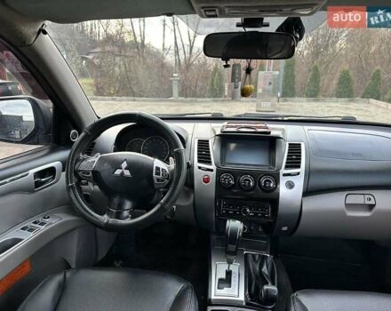 Чорний Міцубісі Паджеро Спорт, об'ємом двигуна 2.48 л та пробігом 245 тис. км за 12500 $, фото 4 на Automoto.ua