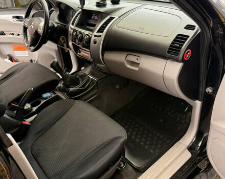 Чорний Міцубісі Паджеро Спорт, об'ємом двигуна 2.48 л та пробігом 225 тис. км за 14799 $, фото 14 на Automoto.ua