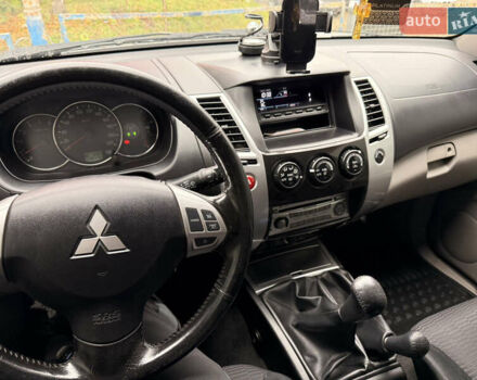 Чорний Міцубісі Паджеро Спорт, об'ємом двигуна 2.48 л та пробігом 225 тис. км за 14799 $, фото 6 на Automoto.ua