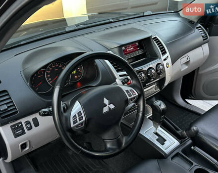 Міцубісі Паджеро Спорт 2011 у Одесі на Automoto.ua Чорний Міцубісі Паджеро Спорт, об'ємом двигуна 2.5 л та пробігом 96 тис. км за 18000 $, фото 78 на Automoto.ua