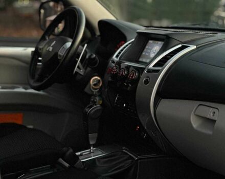 Чорний Міцубісі Паджеро Спорт, об'ємом двигуна 2.5 л та пробігом 197 тис. км за 12990 $, фото 12 на Automoto.ua