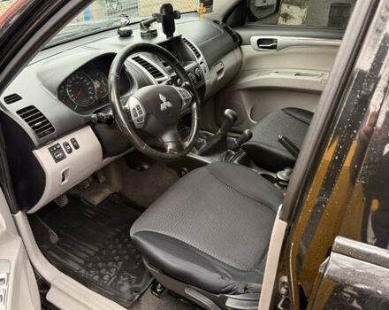 Чорний Міцубісі Паджеро Спорт, об'ємом двигуна 2.48 л та пробігом 225 тис. км за 14799 $, фото 9 на Automoto.ua