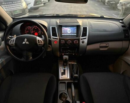 Чорний Міцубісі Паджеро Спорт, об'ємом двигуна 2.5 л та пробігом 197 тис. км за 12990 $, фото 15 на Automoto.ua